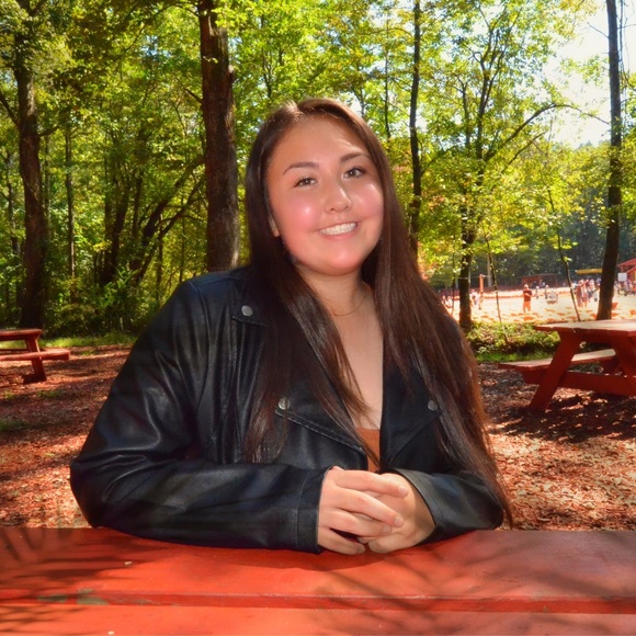 Meet your Posher, Emily - Picture 1 of 1